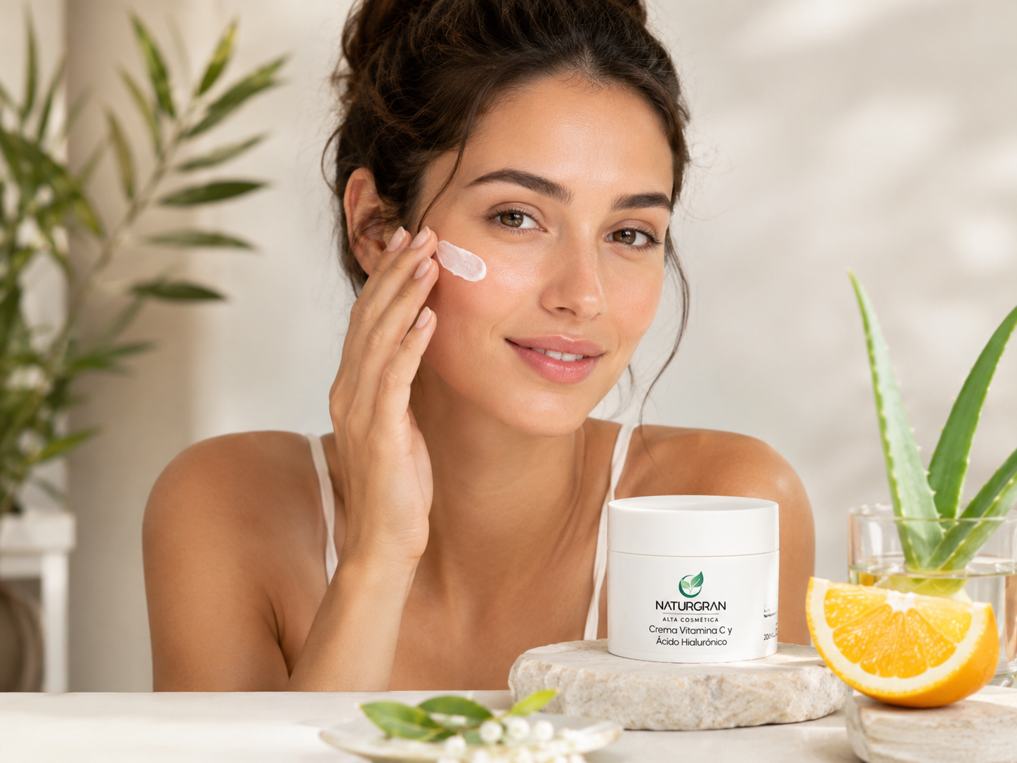 Beneficios de la crema con ácido hialurónico y vitamina C para la piel